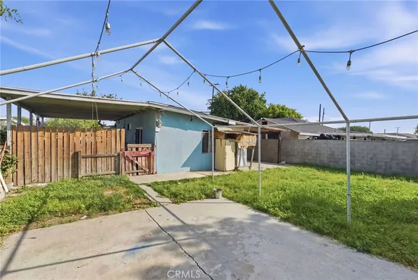 a house view with a backyard space