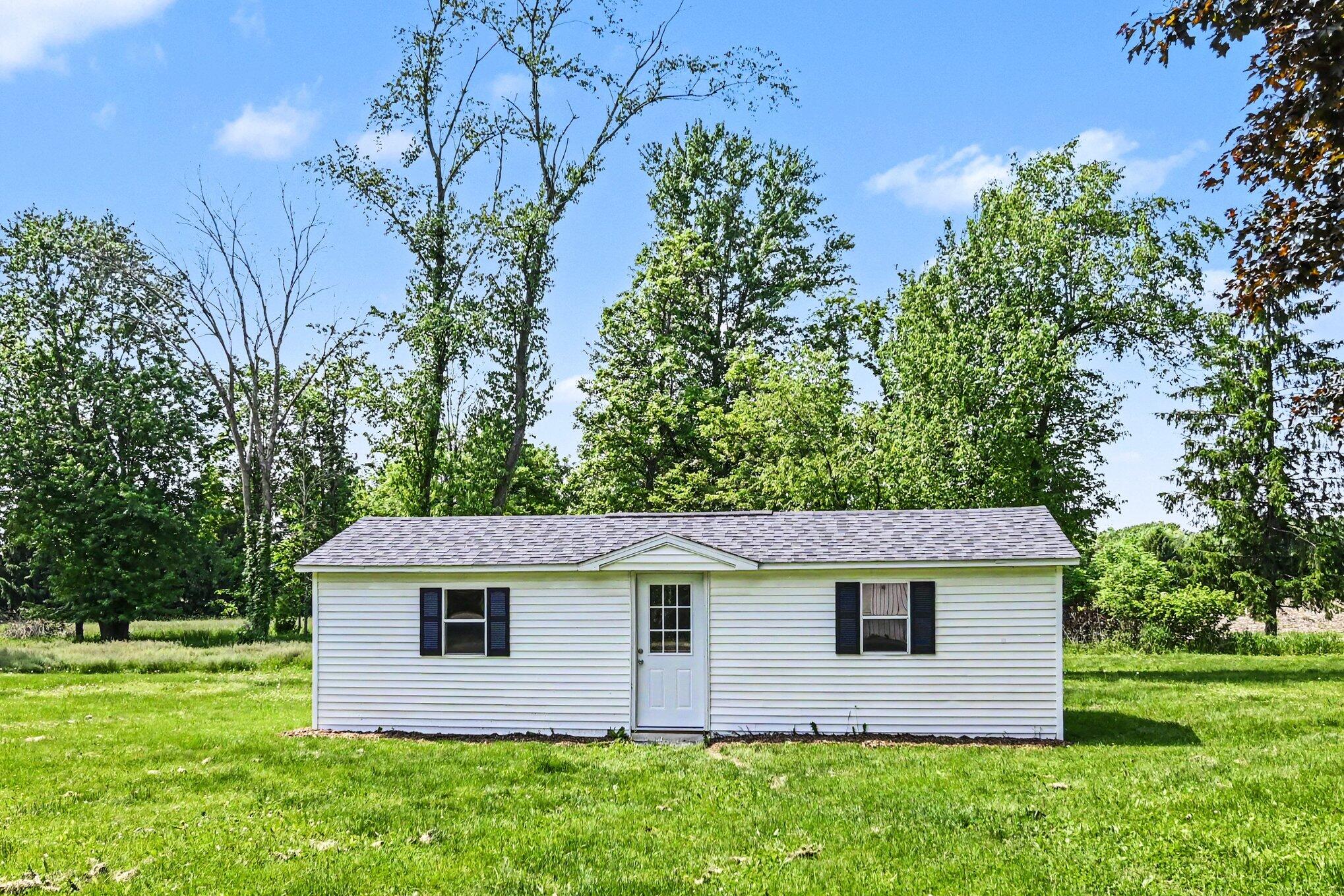2795 South Bradley Road Charlotte, MI 48813 - Photo 17 of 23 005_file_6907