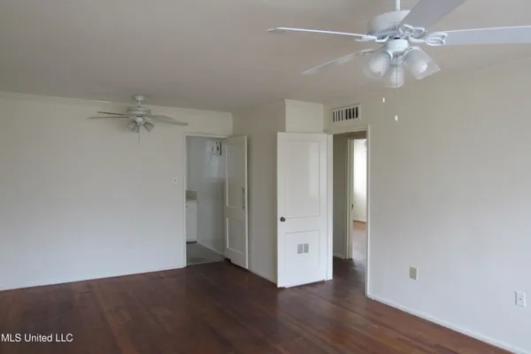 $905 | 1043 Carlisle Street, Unit A6, Jackson, MS 39202