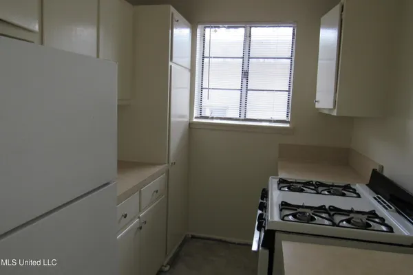 $905 | 1043 Carlisle Street, Unit A6, Jackson, MS 39202