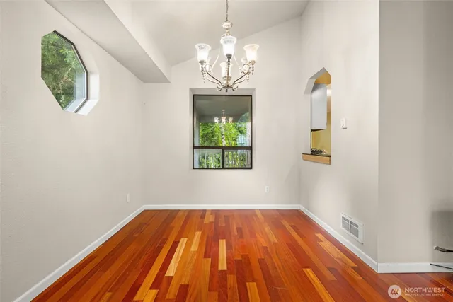 a view of empty room with window