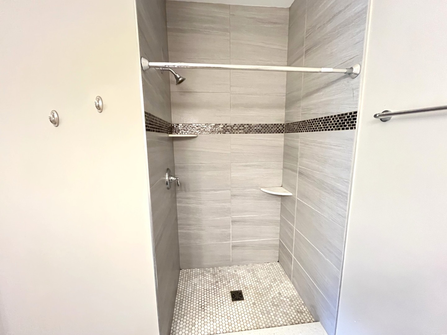 855 Meadow Lane Marengo, IL 60152 - Photo 12 of 22 a bathroom with a glass shower door