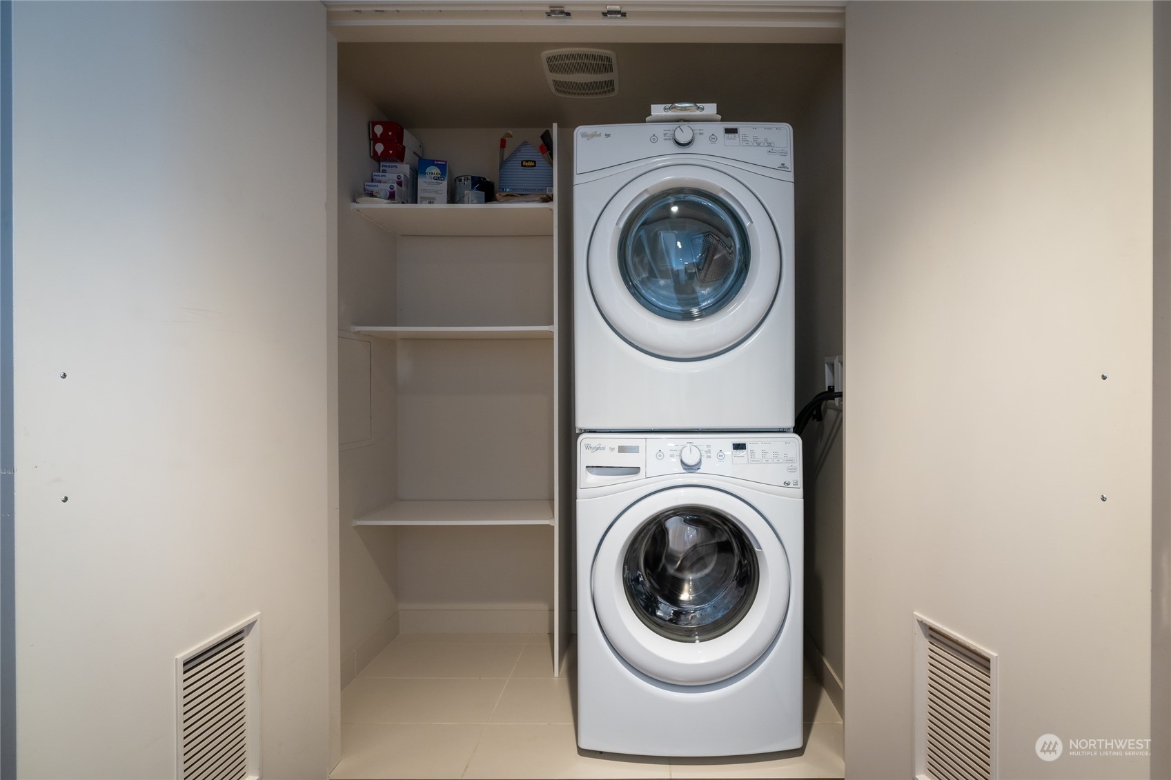 583 Battery Street, Unit 812N Seattle, WA 98121 - Photo 17 of 37 a utility room with dryer and washer