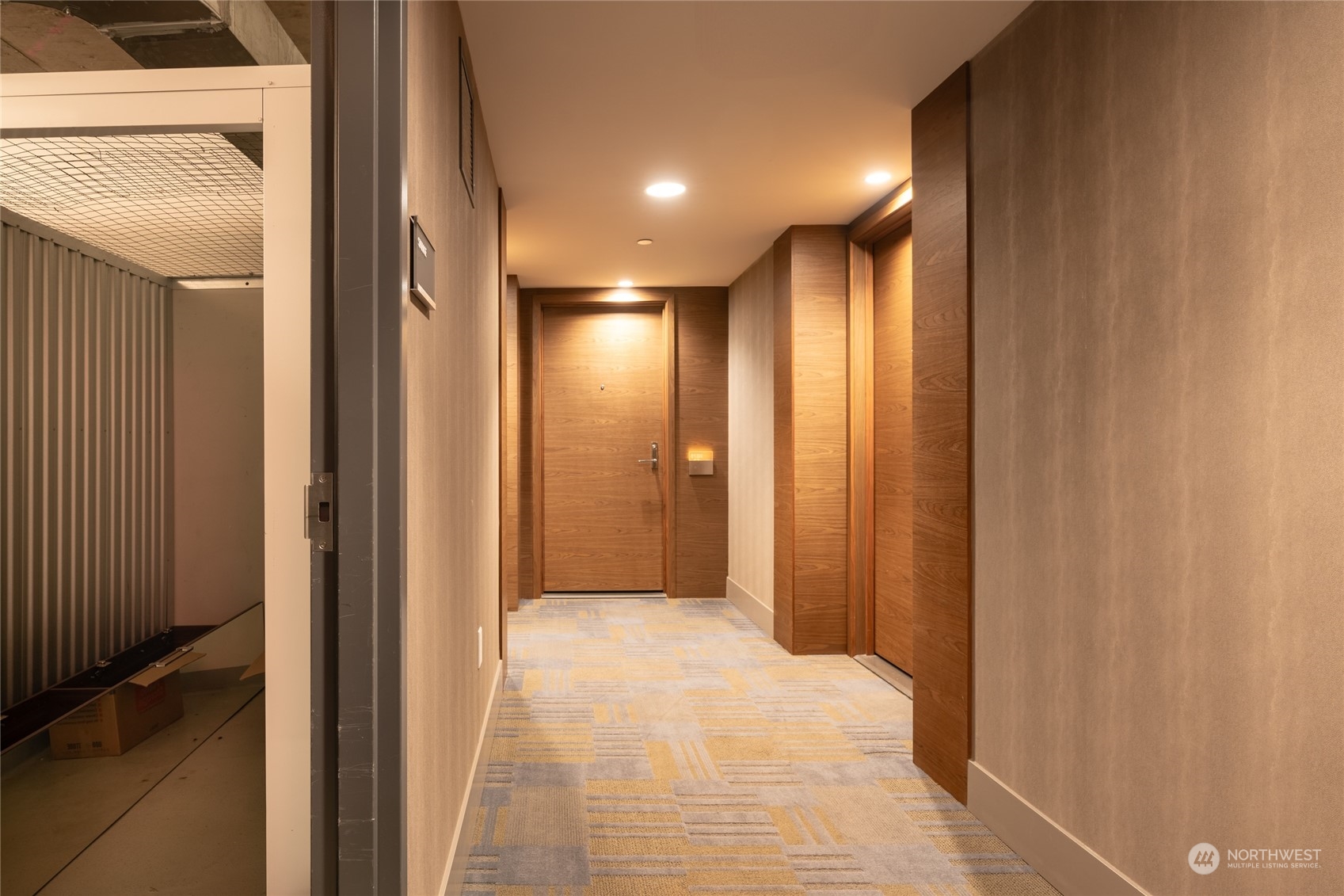 583 Battery Street, Unit 812N Seattle, WA 98121 - Photo 33 of 37 a view of hallway with a bathroom