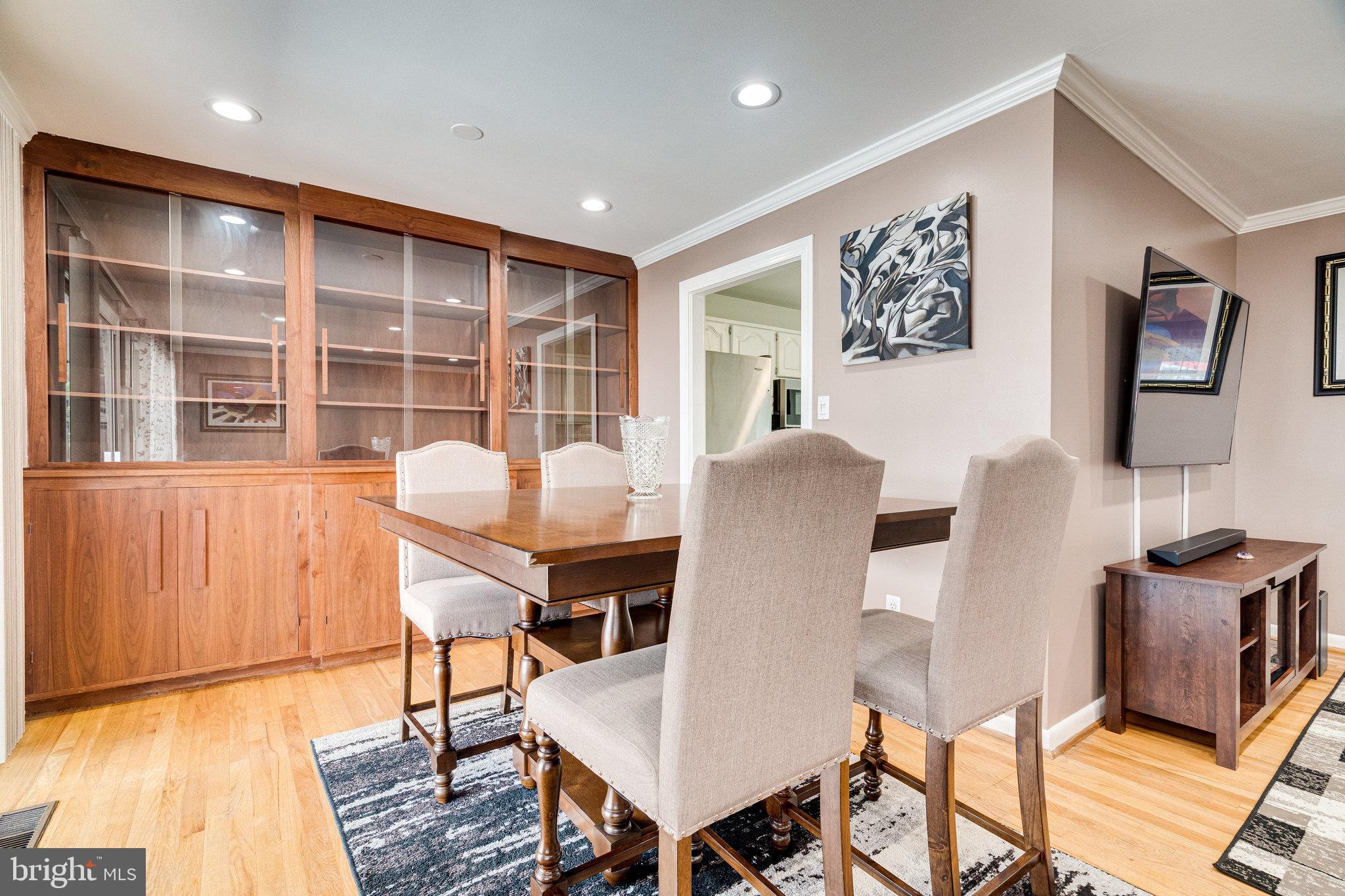 6217 Zekan Lane Springfield, VA 22150 - Photo 13 of 55 Wonderful built ins