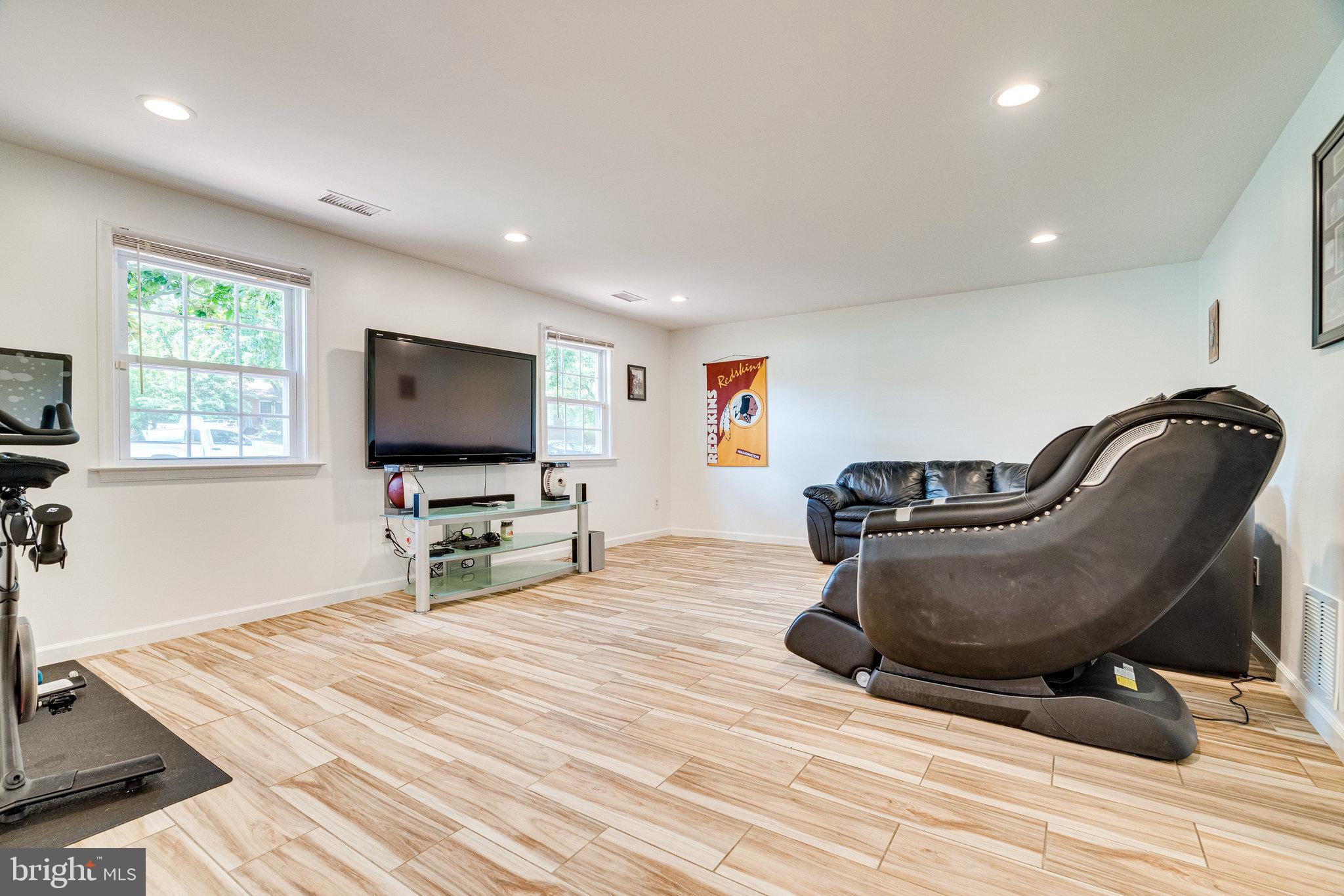 6217 Zekan Lane Springfield, VA 22150 - Photo 21 of 55 Family room