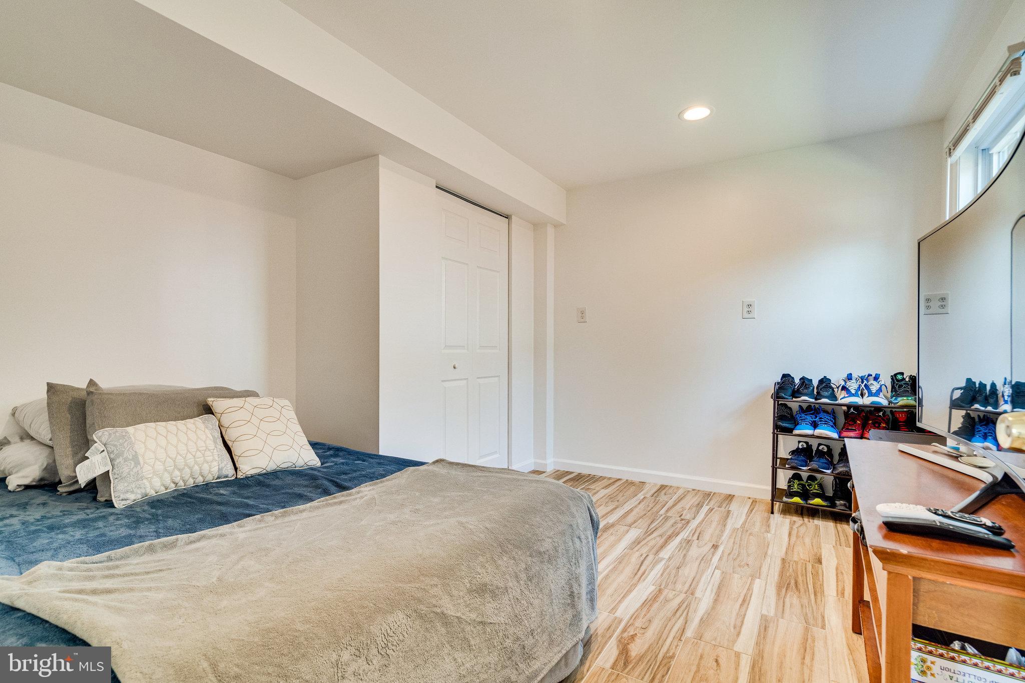 6217 Zekan Lane Springfield, VA 22150 - Photo 27 of 55 Bright and spacious