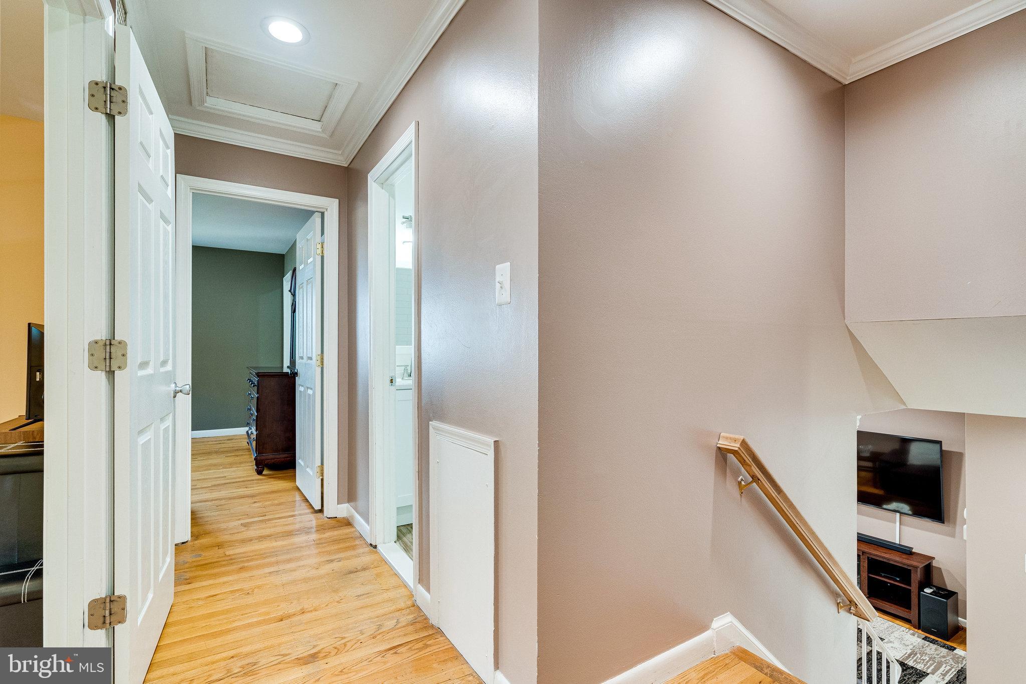 6217 Zekan Lane Springfield, VA 22150 - Photo 33 of 55 Upper level landing