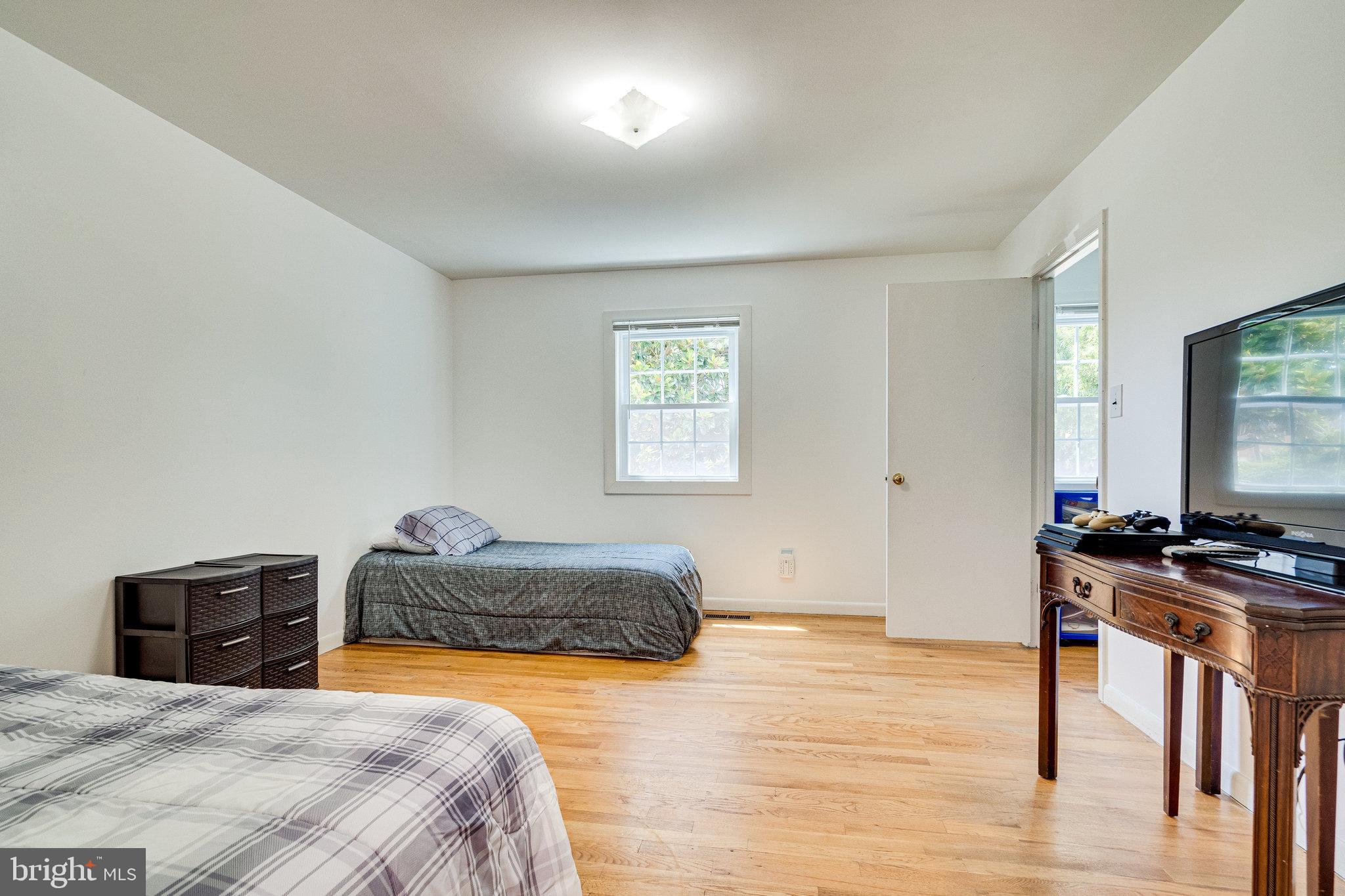 6217 Zekan Lane Springfield, VA 22150 - Photo 34 of 55 Large bedroom