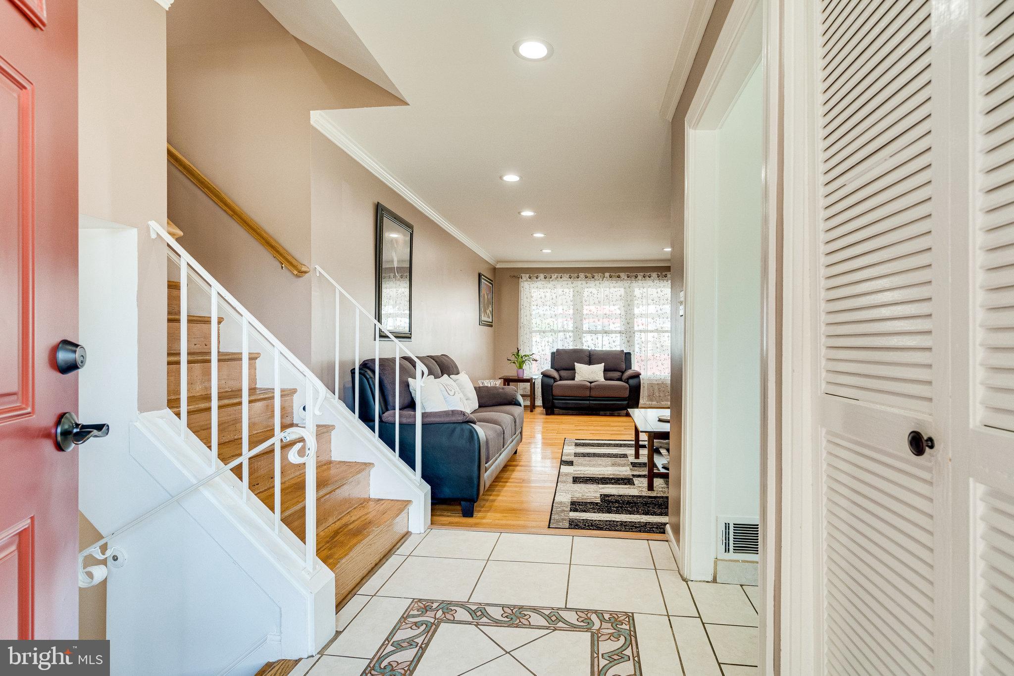 6217 Zekan Lane Springfield, VA 22150 - Photo 7 of 55 Come on in!