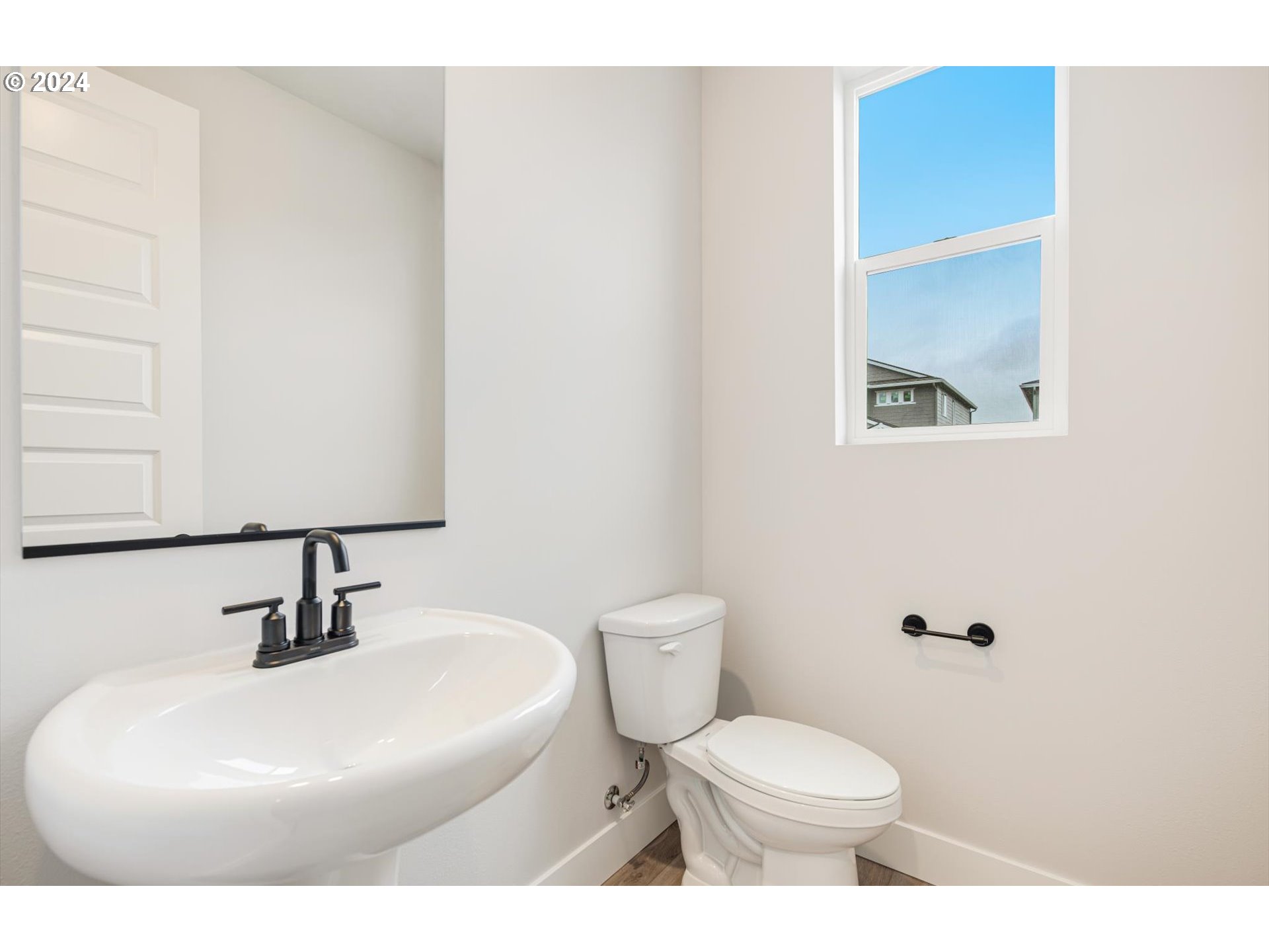 3865 West 4th Street Washougal, WA 98671 - Photo 9 of 24 a bathroom with a toilet a sink and mirror