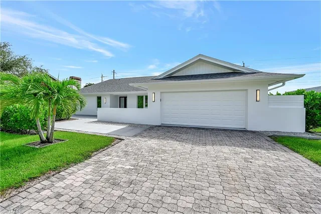 $899,000 | 2517 Kings Lake Boulevard, Naples, FL 34112