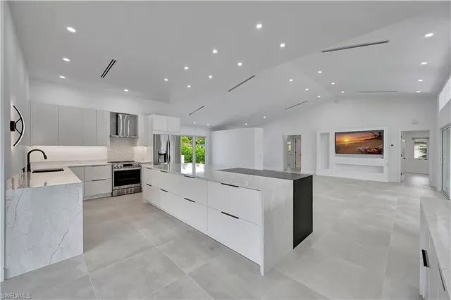 $899,000 | 2517 Kings Lake Boulevard, Naples, FL 34112