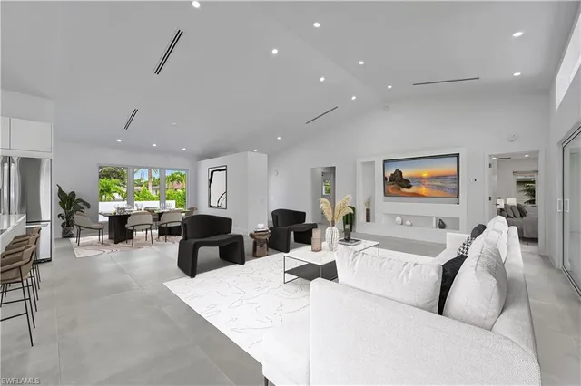 $899,000 | 2517 Kings Lake Boulevard, Naples, FL 34112