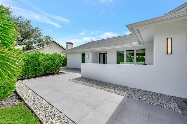 $899,000 | 2517 Kings Lake Boulevard, Naples, FL 34112