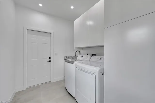 $899,000 | 2517 Kings Lake Boulevard, Naples, FL 34112