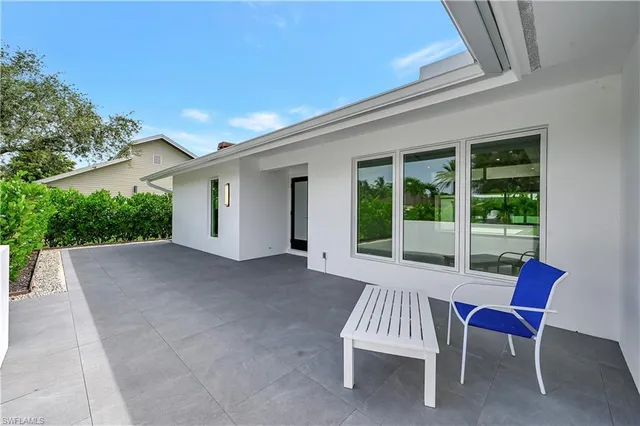 $899,000 | 2517 Kings Lake Boulevard, Naples, FL 34112