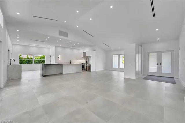 $899,000 | 2517 Kings Lake Boulevard, Naples, FL 34112