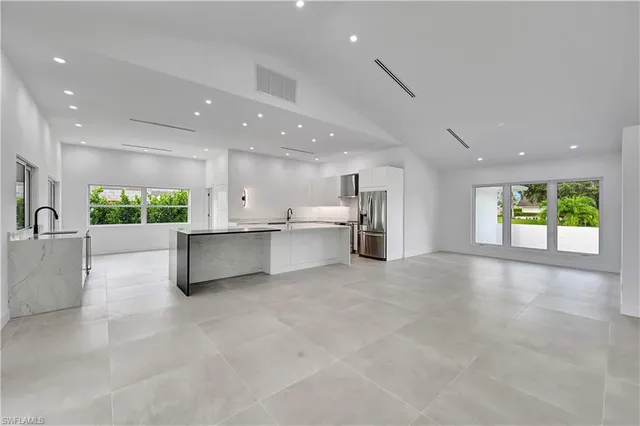 $899,000 | 2517 Kings Lake Boulevard, Naples, FL 34112