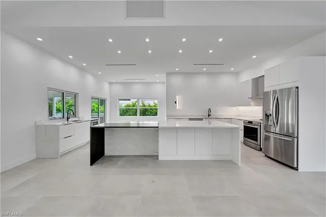 $899,000 | 2517 Kings Lake Boulevard, Naples, FL 34112