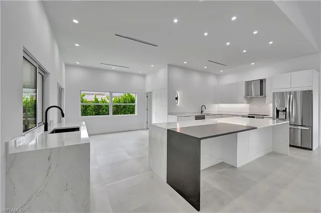 $899,000 | 2517 Kings Lake Boulevard, Naples, FL 34112