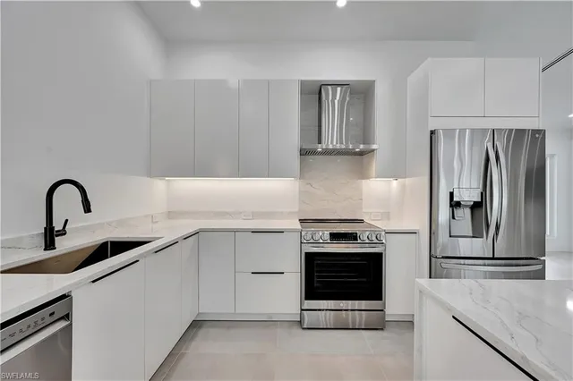 $899,000 | 2517 Kings Lake Boulevard, Naples, FL 34112