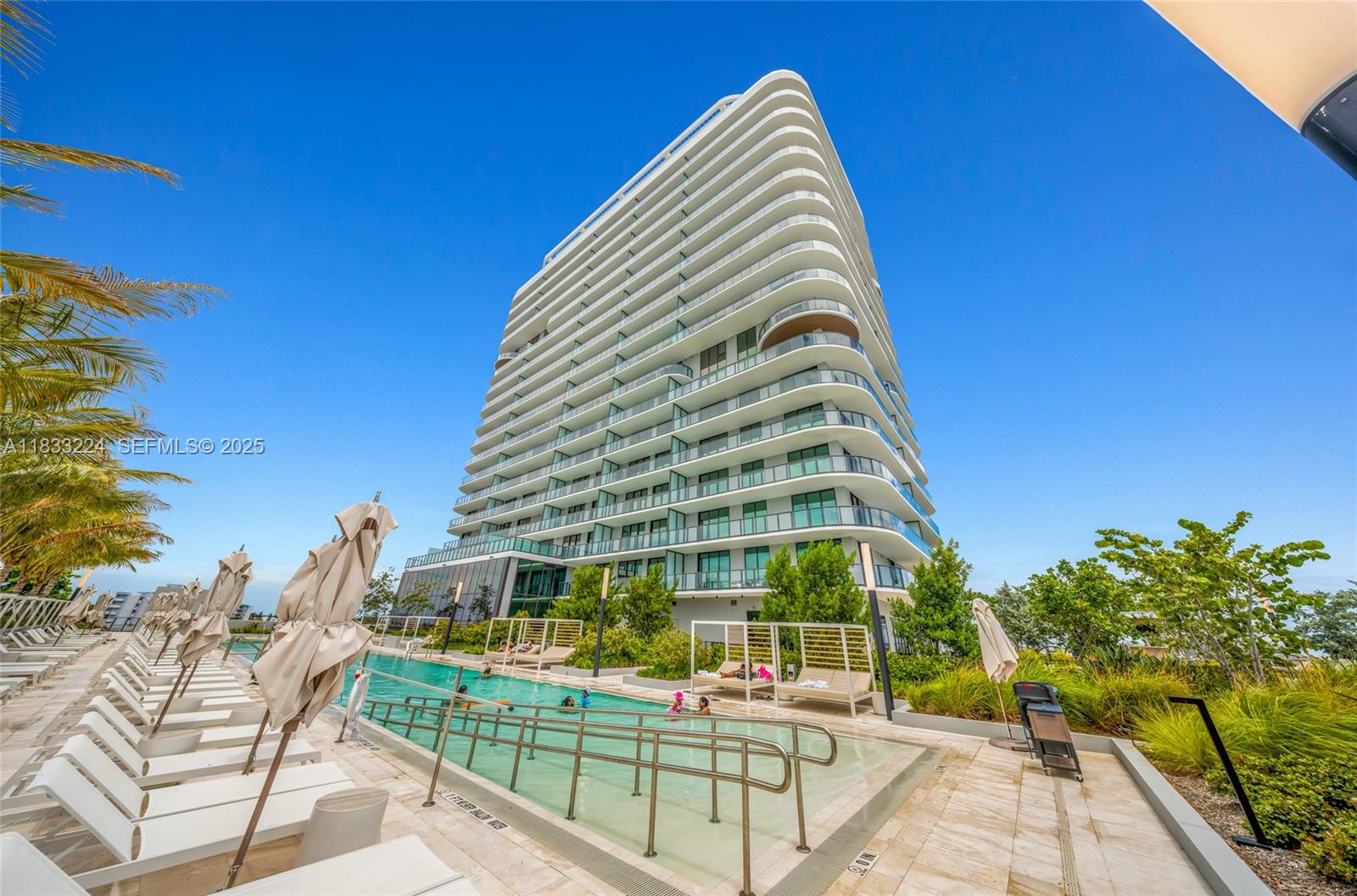 580 72nd Street, Unit 910 Miami Beach, FL 33141 - Photo 18 of 60 Photo 18