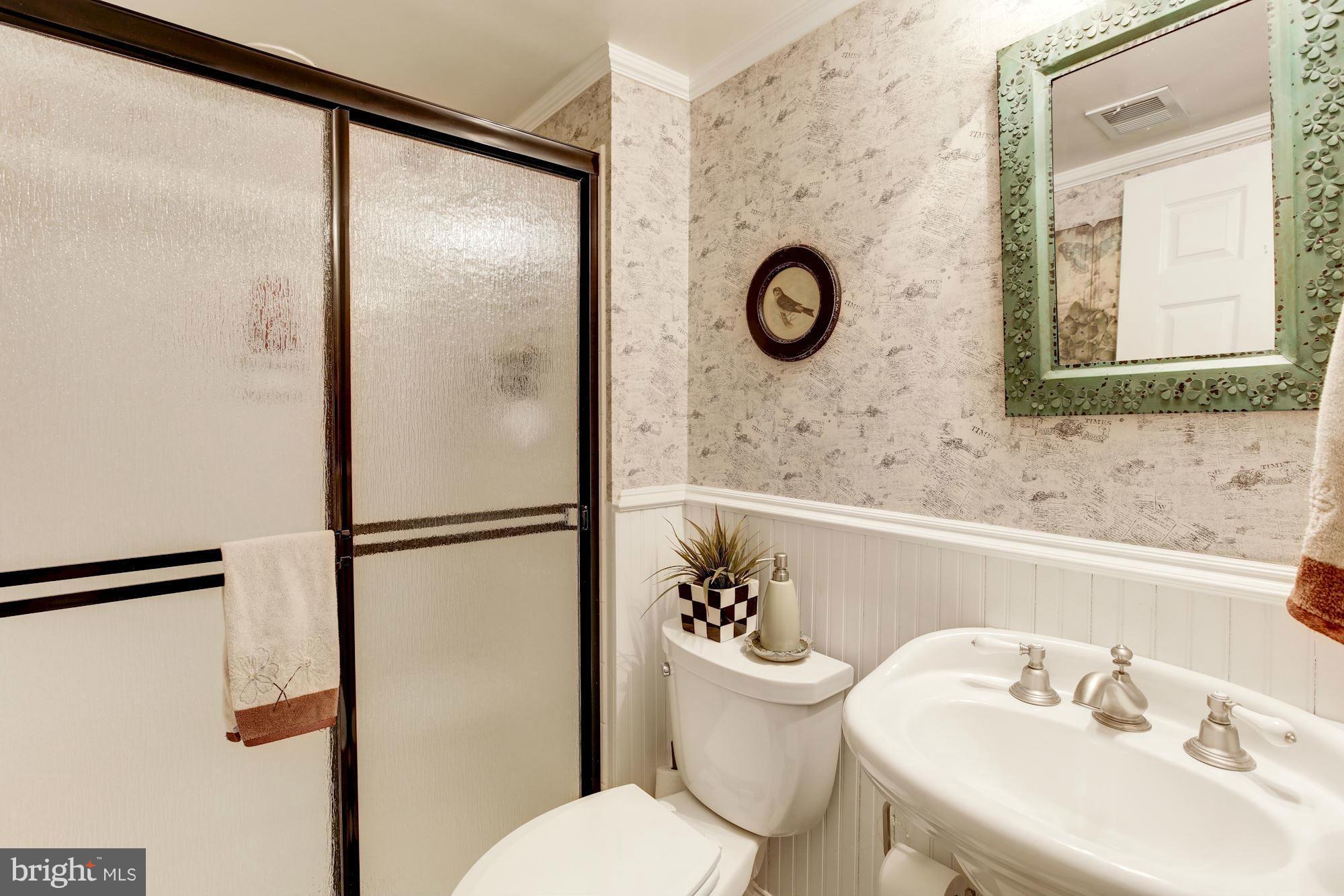 8308 Crown Court Road Alexandria, VA 22308 - Photo 19 of 30 Bath