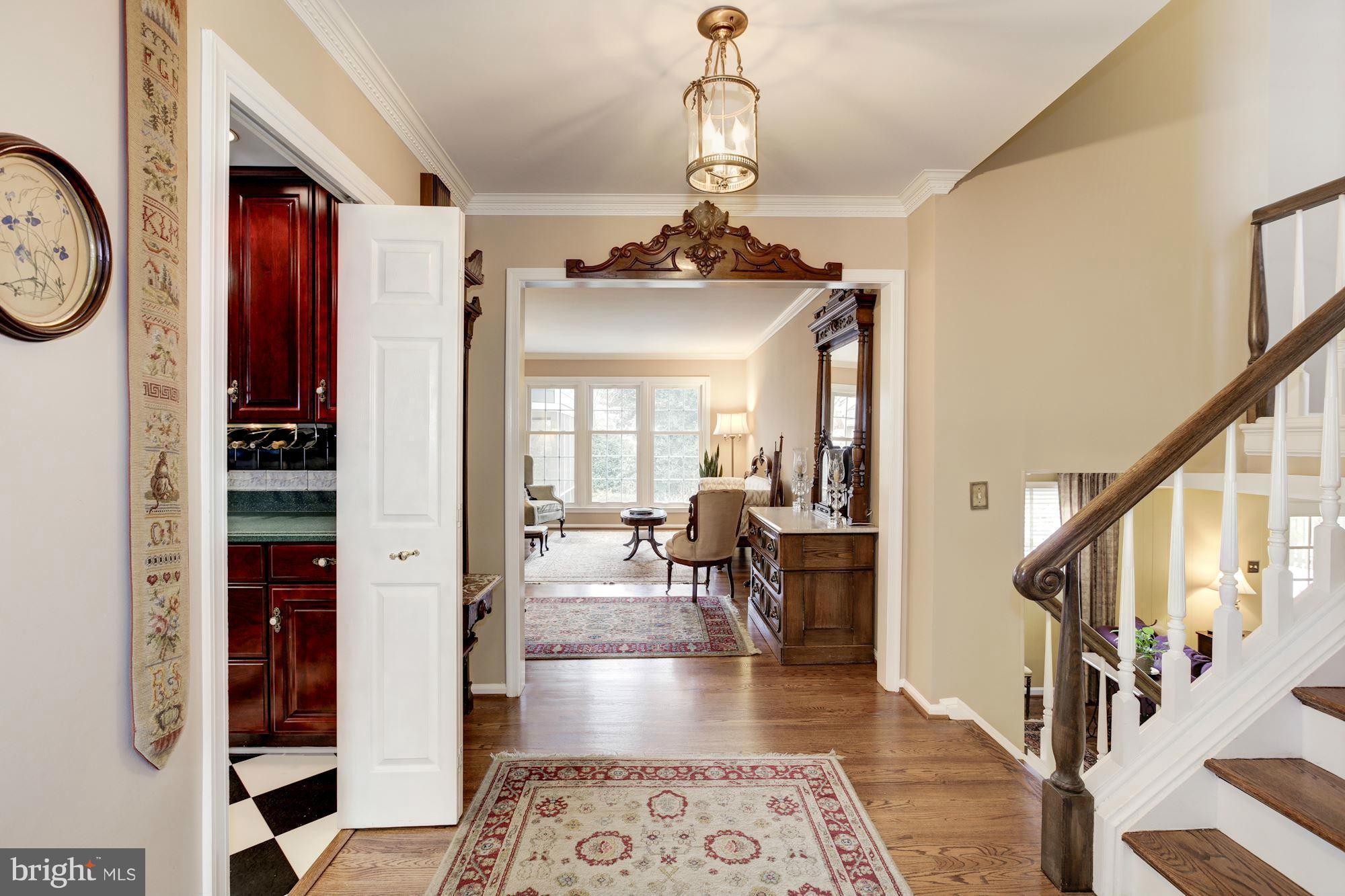 8308 Crown Court Road Alexandria, VA 22308 - Photo 3 of 30 Interior (General)