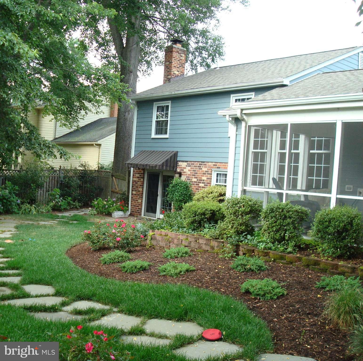 8308 Crown Court Road Alexandria, VA 22308 - Photo 25 of 30 Exterior (Rear)