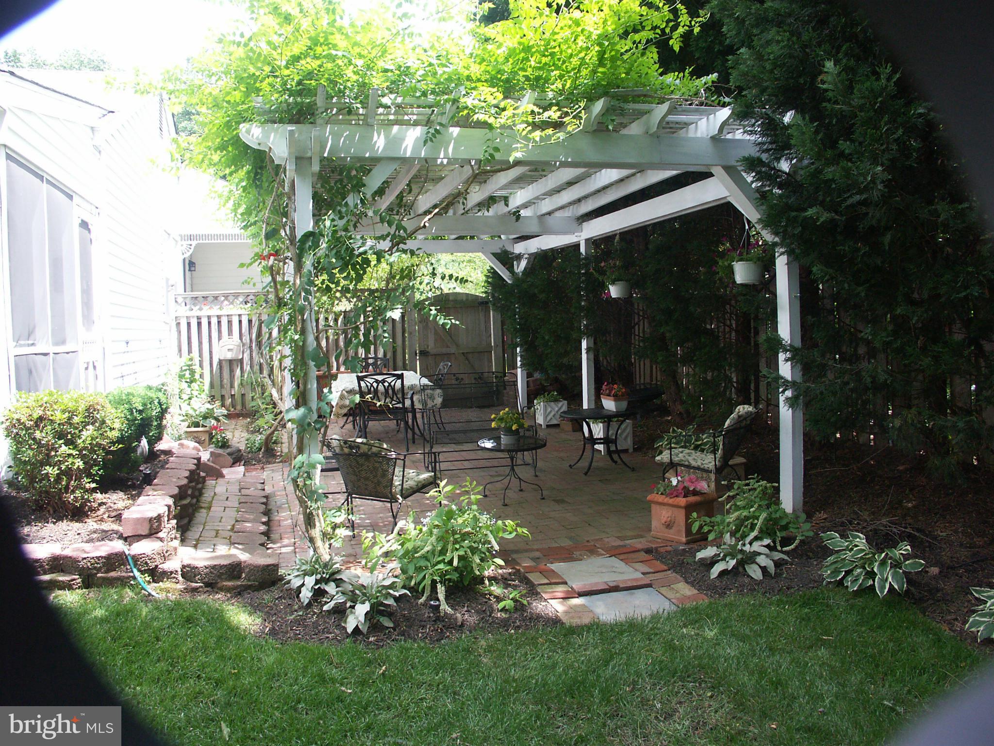 8308 Crown Court Road Alexandria, VA 22308 - Photo 27 of 30 Exterior (Rear)