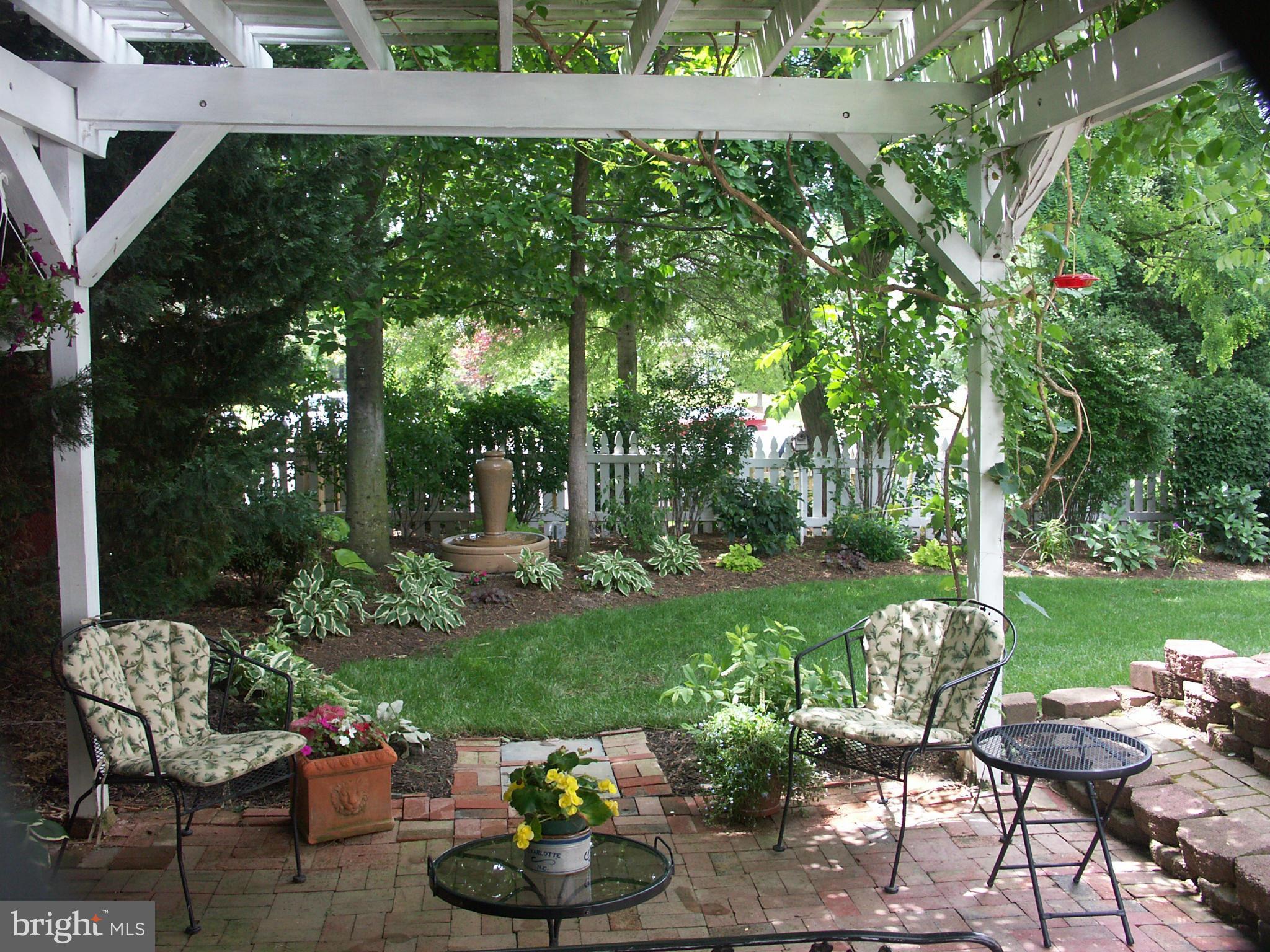 8308 Crown Court Road Alexandria, VA 22308 - Photo 29 of 30 Exterior (Rear)