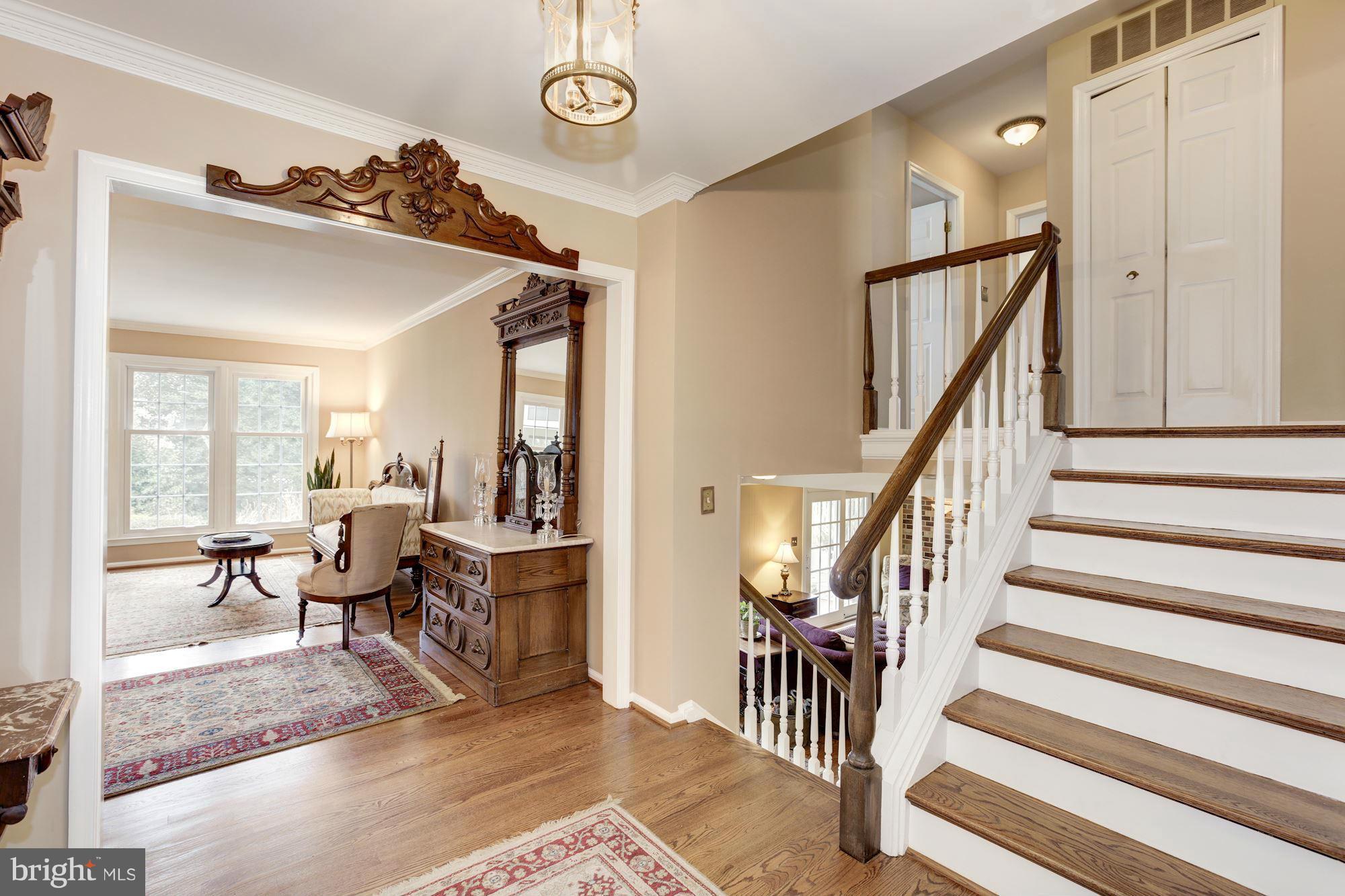 8308 Crown Court Road Alexandria, VA 22308 - Photo 4 of 30 Interior (General)