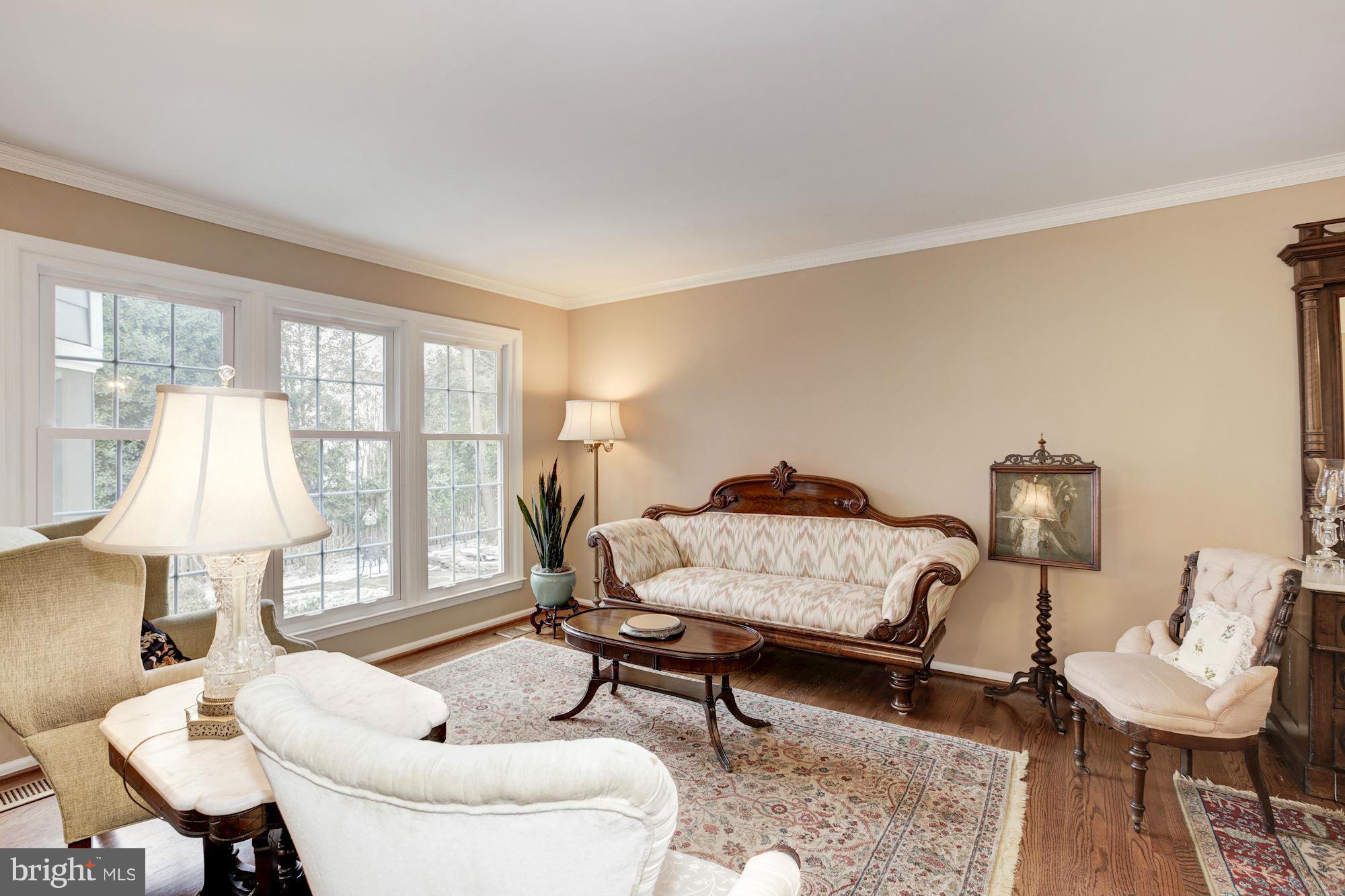 8308 Crown Court Road Alexandria, VA 22308 - Photo 5 of 30 Living Room