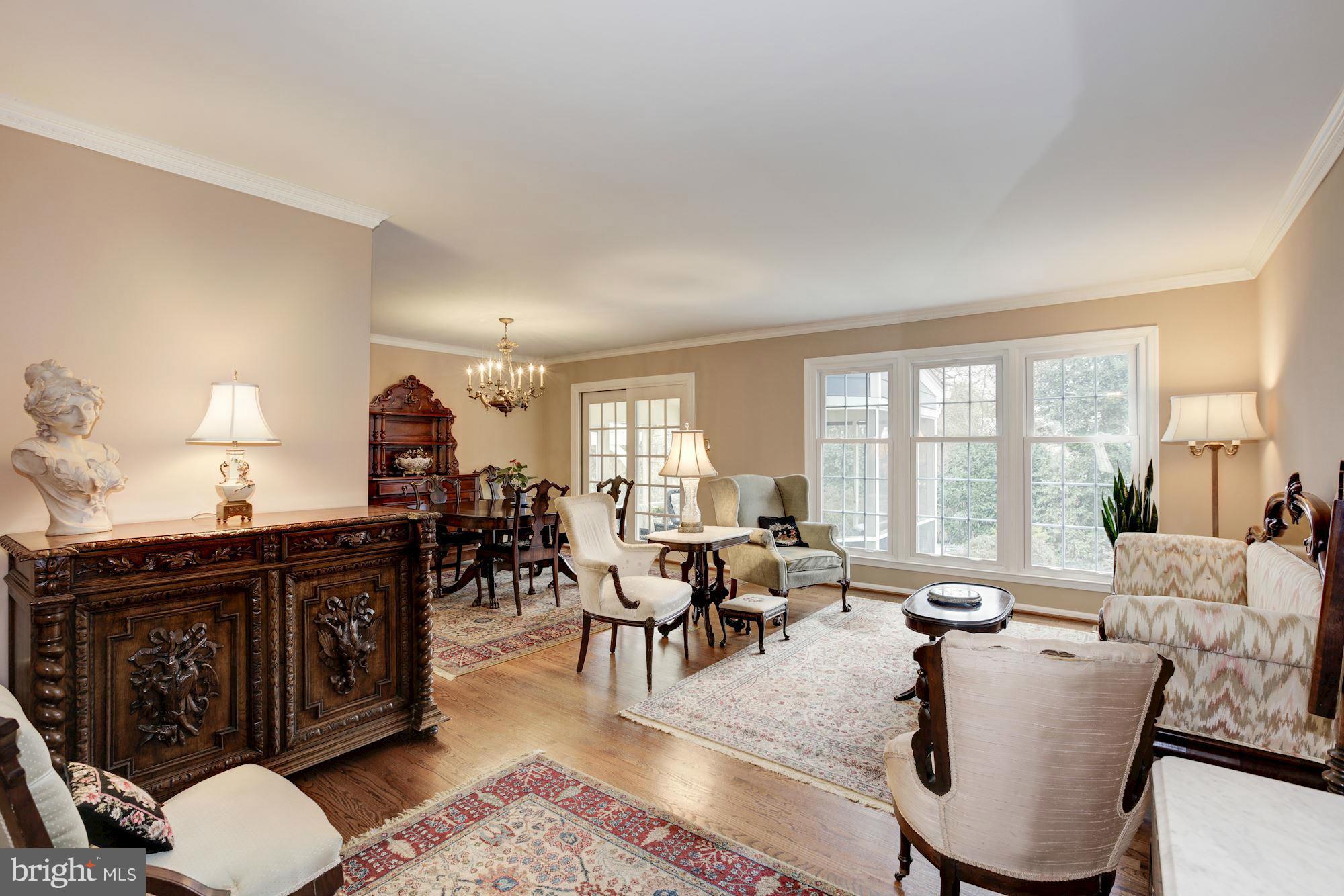 8308 Crown Court Road Alexandria, VA 22308 - Photo 6 of 30 Living Room