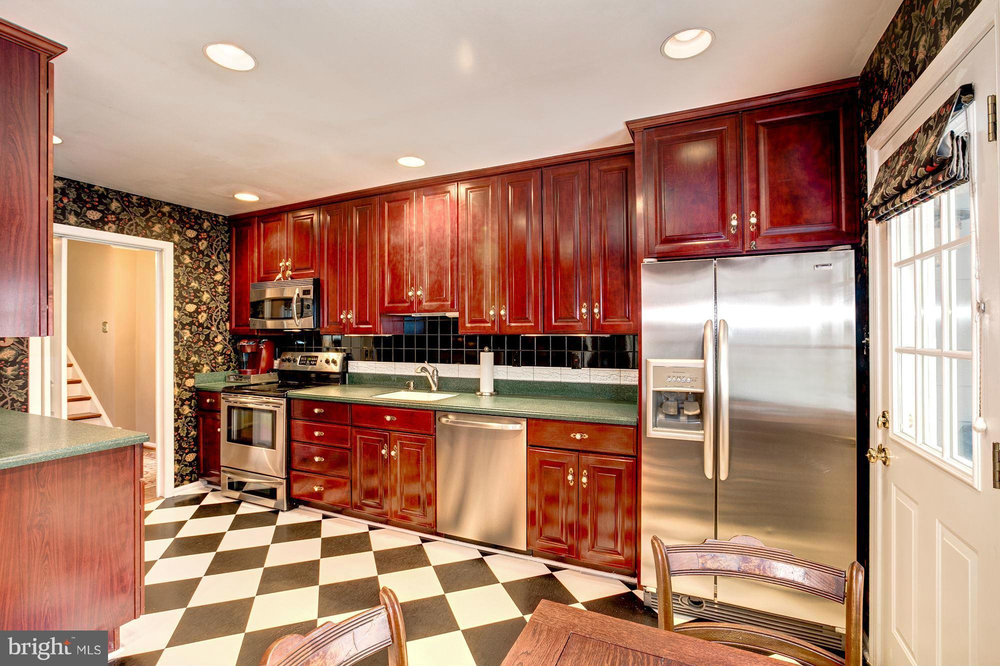 8308 Crown Court Road Alexandria, VA 22308 - Photo 8 of 30 Kitchen