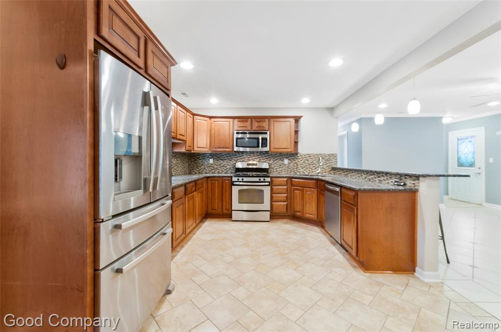 48703 West Ranch Drive Chesterfield, MI 48051 - Photo 3 of 43