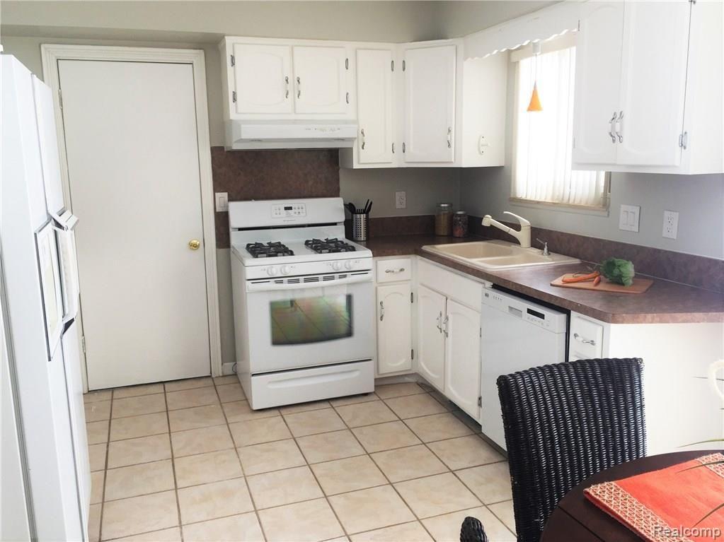 355 Eastlawn Drive Rochester, MI 48307 - Photo 8 of 22 IMG_4235.JPG