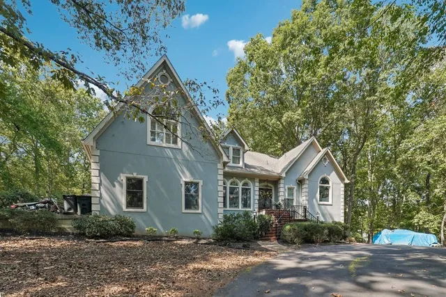 a view of house with a yard