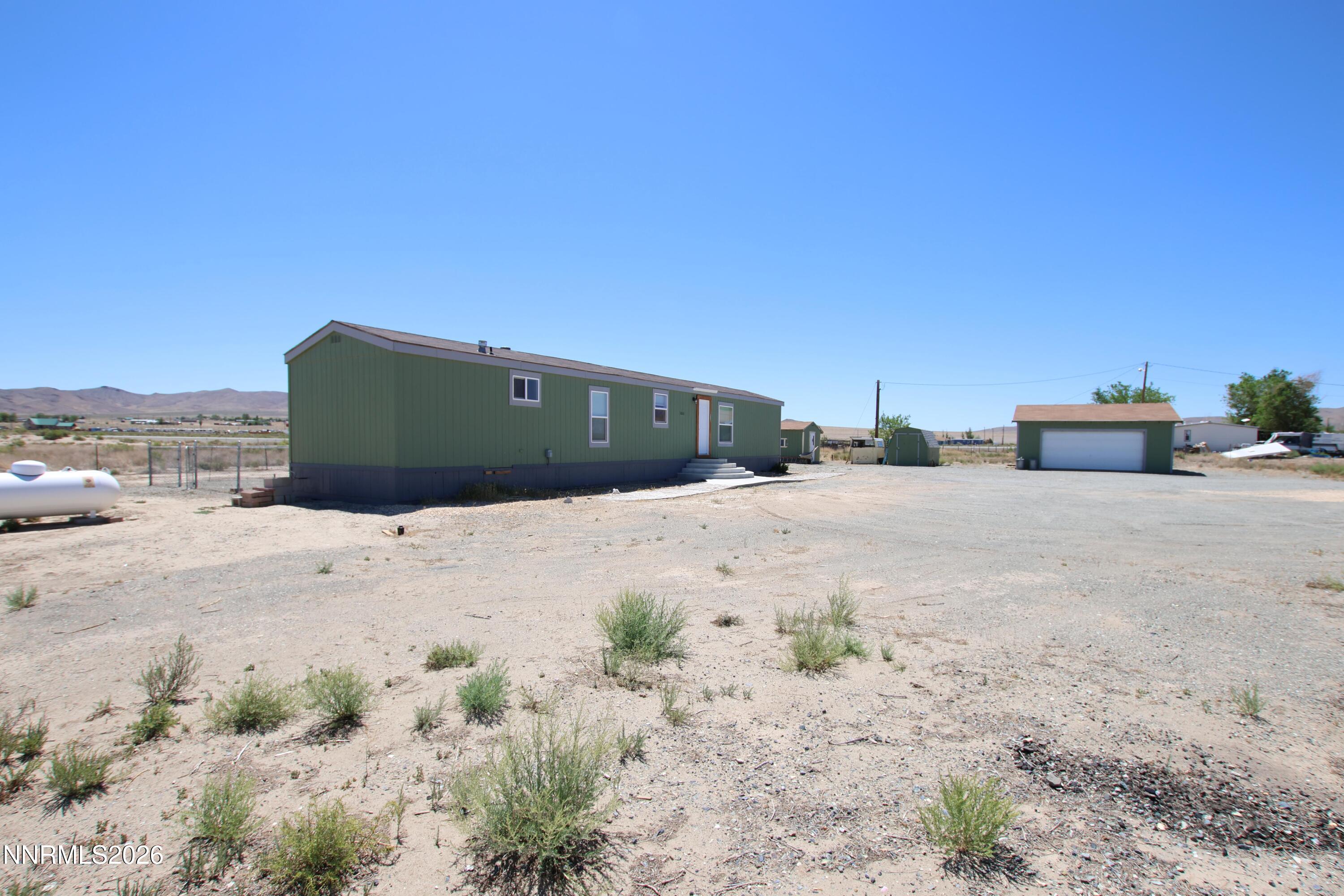 8 Falcon Way Yerington, NV 89447 - Photo 4 of 28 7U3A3739