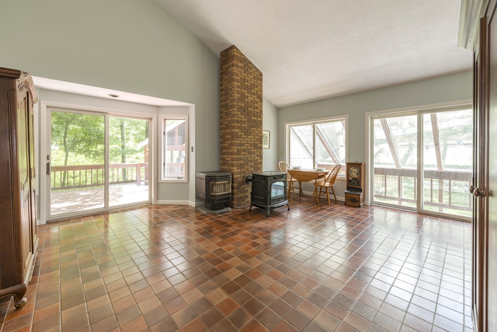 19 Paradise Road Ipswich, MA 01938 - Photo 5 of 24 Gallery Image 5