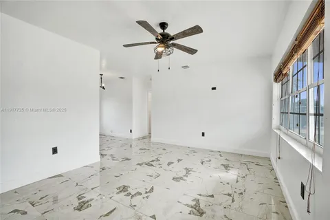 a view of a livingroom with a ceiling fan