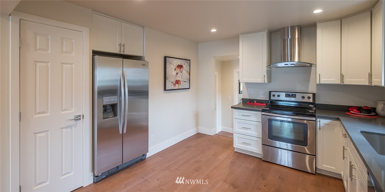 2420 Northeast 9th Place Renton, WA 98056 - Photo 4 of 12