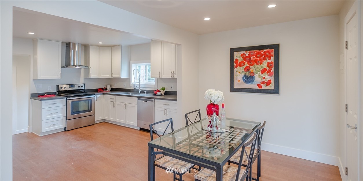 2420 Northeast 9th Place Renton, WA 98056 - Photo 5 of 12