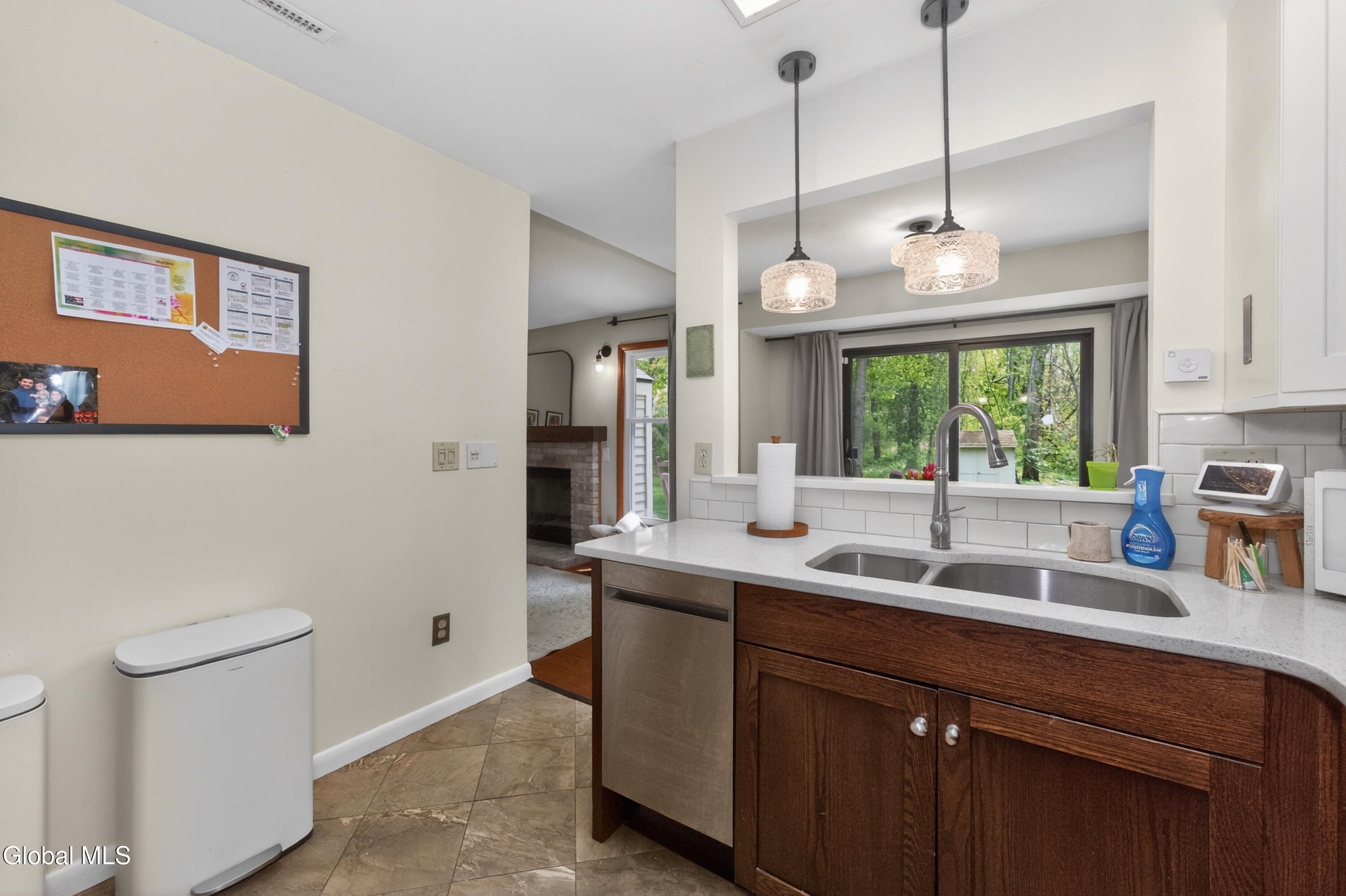 606 Top Ridge Drive Guilderland, NY 12203 - Photo 11 of 23 4 Kitchen 3