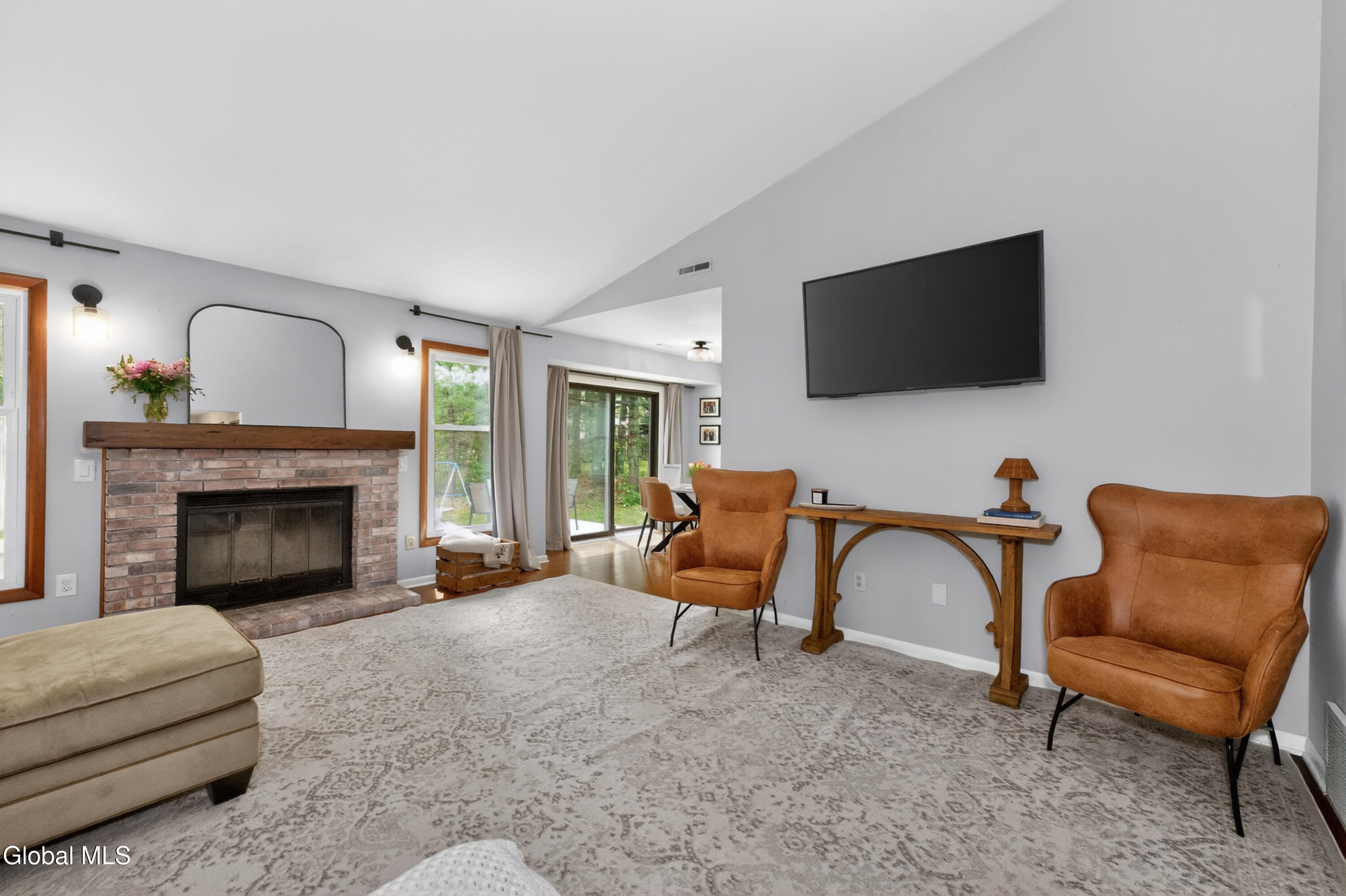 606 Top Ridge Drive Guilderland, NY 12203 - Photo 5 of 23 2 Livingroom 3
