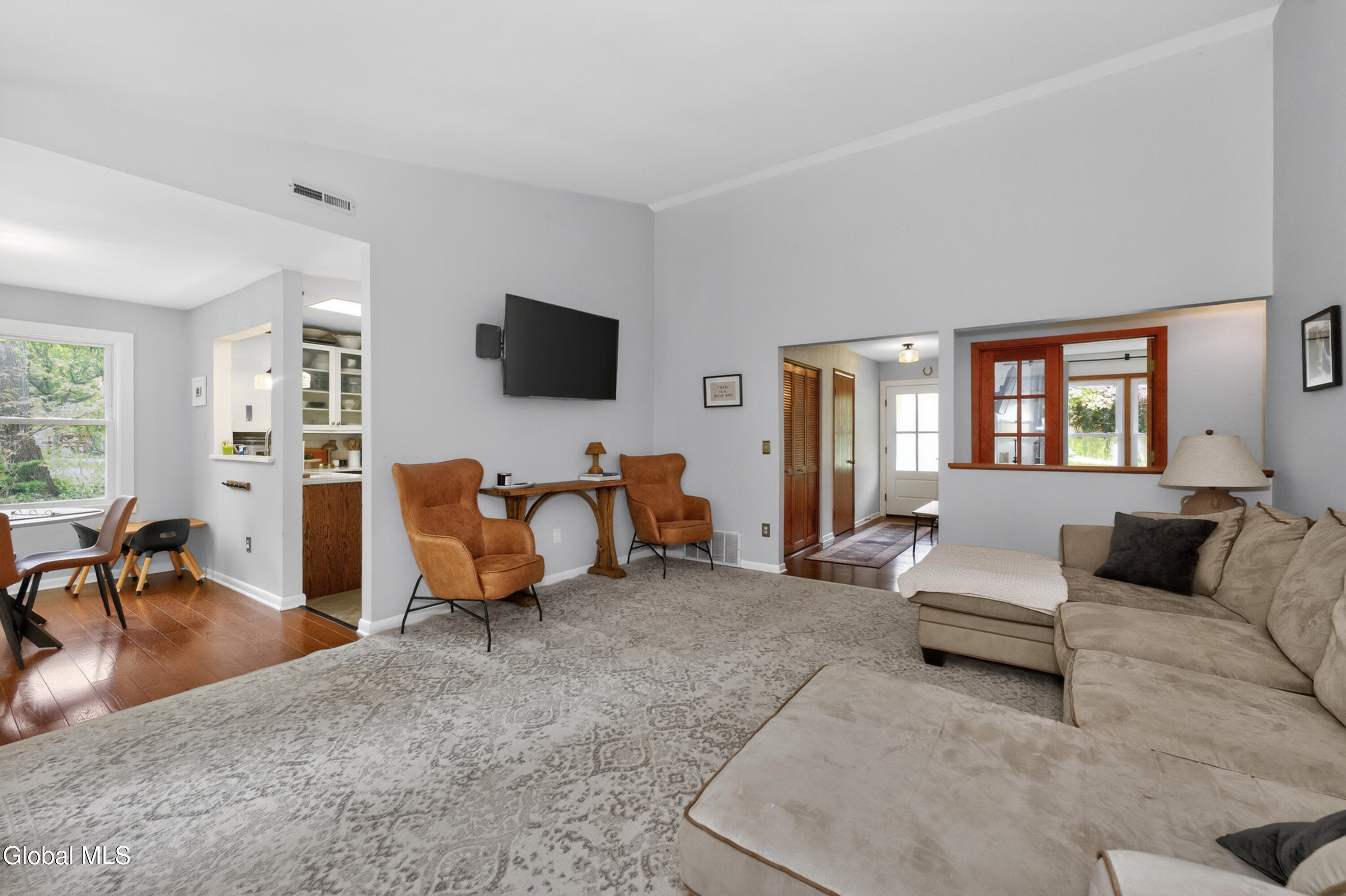 606 Top Ridge Drive Guilderland, NY 12203 - Photo 6 of 23 2 Livingroom 4