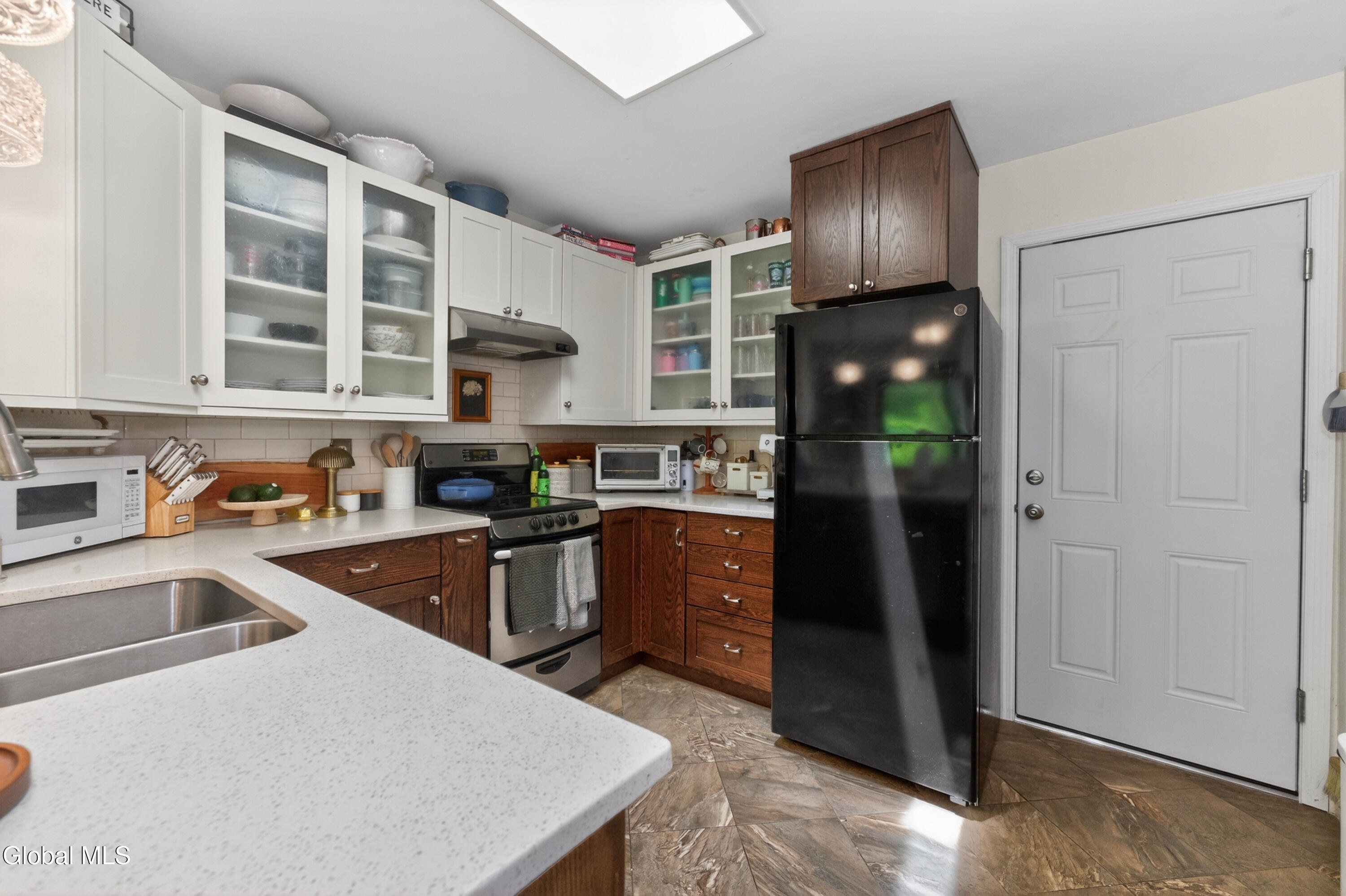 606 Top Ridge Drive Guilderland, NY 12203 - Photo 9 of 23 4 Kitchen 1
