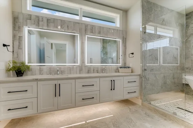 $2,700,000 | 420 Lake Street, Kingsland, TX 78639