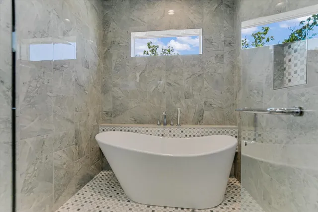 $2,700,000 | 420 Lake Street, Kingsland, TX 78639